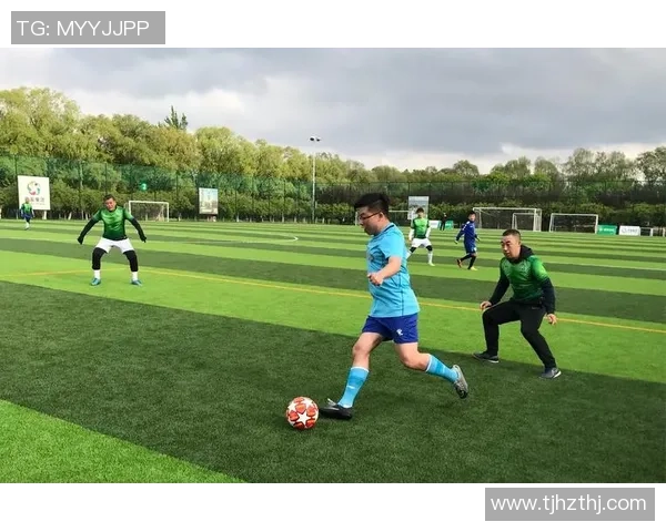 足球明星费南尼的辉煌历程与场上风采揭秘